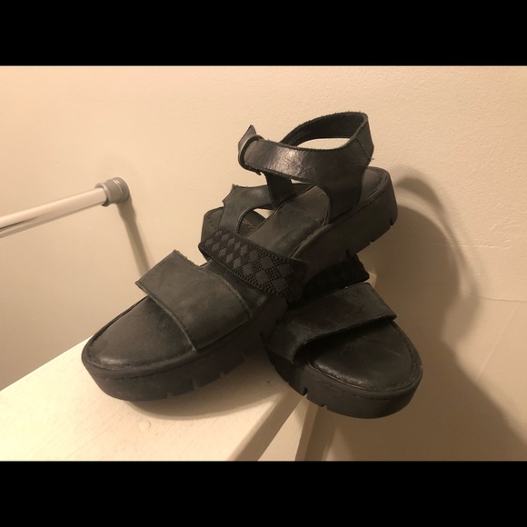 Size 9 Born black sandals - Picture 1 of 1
